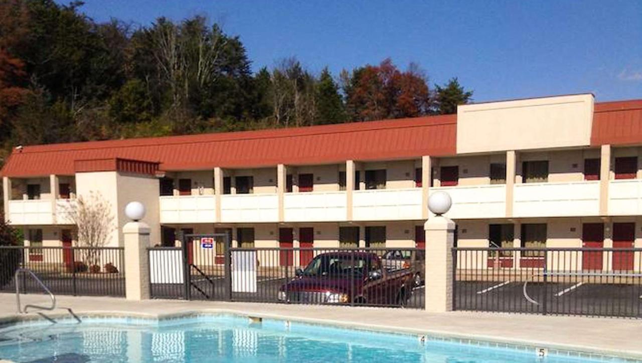 Astoria Hotel Danville West Exterior photo